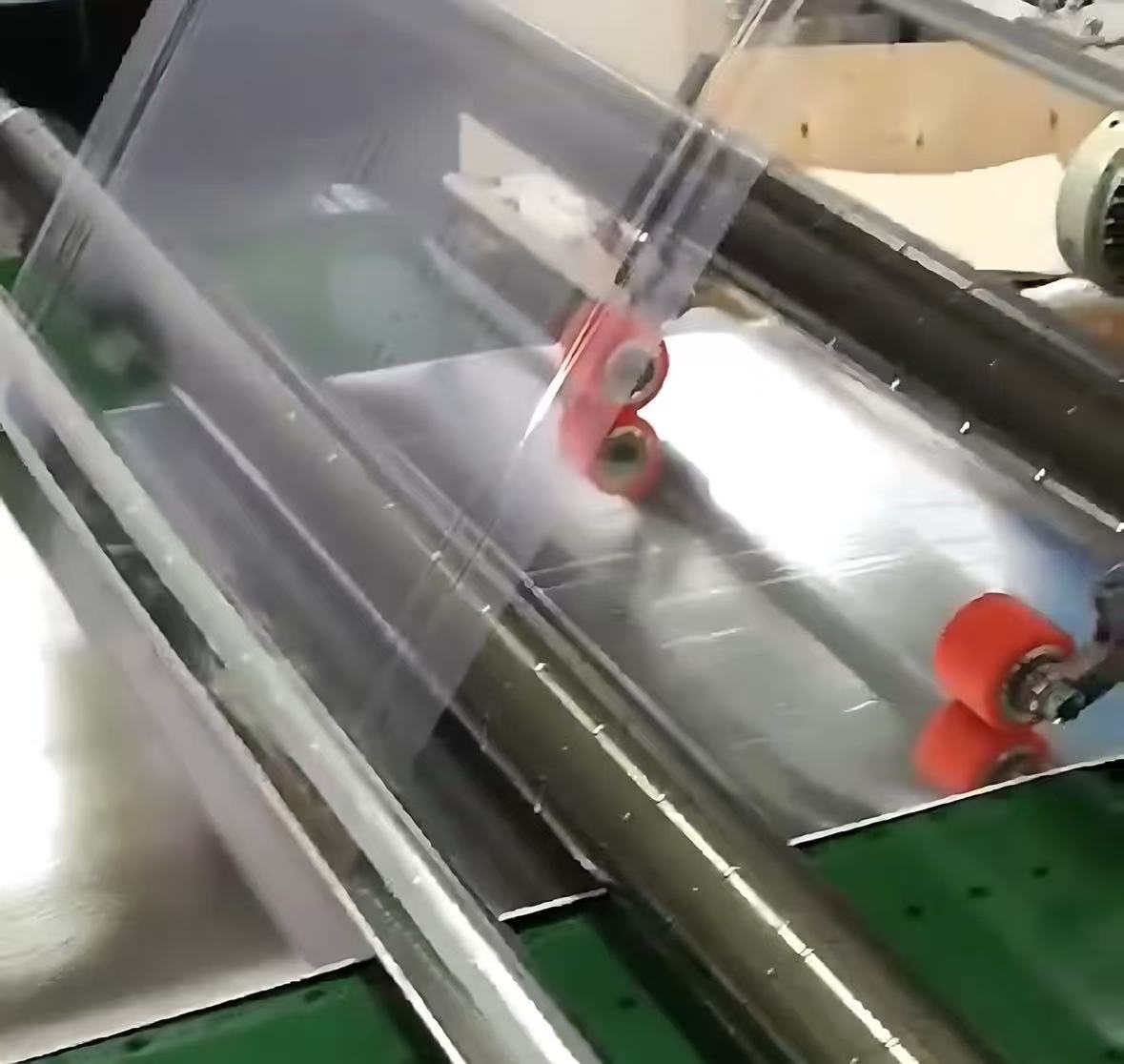 Como a transferência de laminação aprimora a embalagem do produto?